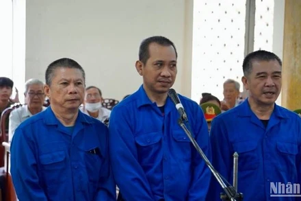 3 bị cáo lĩnh tổng cộng 53 tháng tù giam.