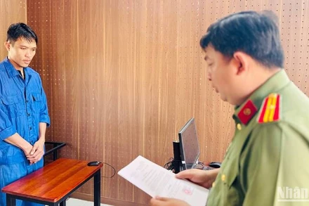 Công an tỉnh đọc lệnh khởi tố bị can Nguyễn Trường Giang.