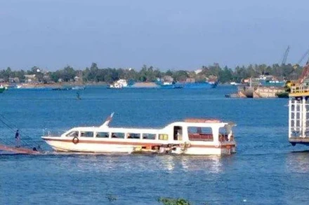 Hiện trường vụ tàu cao tốc va chạm phà sắt.