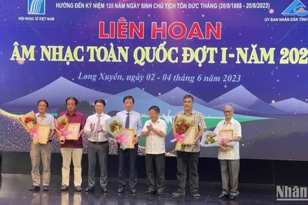 Trao giải cho các tác giả đạt giải A