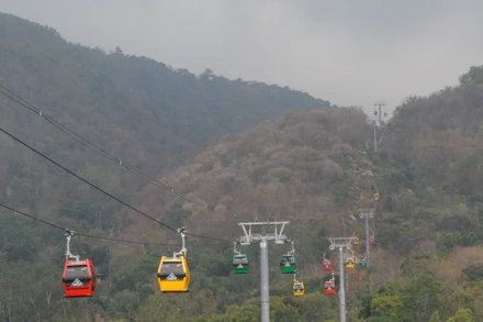 Khu du lịch Núi Cấm thu hút du khách tham quan.