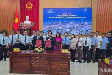 Quang cảnh buổi ký kết.