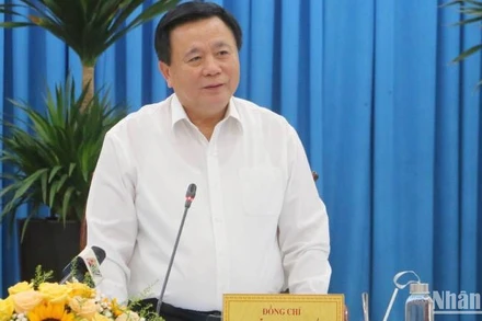 Đồng chí Nguyễn Xuân Thắng phát biểu tại hội nghị.