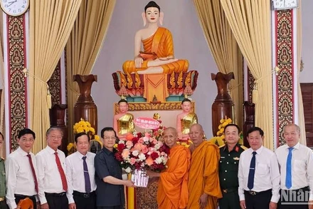 Lãnh đạo tỉnh An Giang chúc Tết cổ truyền Chôl Chnăm Thmây của đồng bào dân tộc Khmer.
