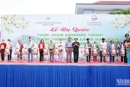 Quang cảnh Lễ ra quân "Xuân biên giới - Ấm lòng dân bản".