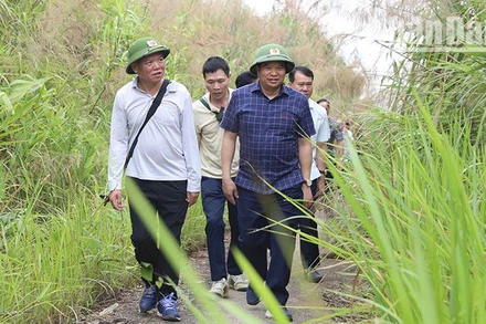 Đoàn công tác kiểm tra thực tế tại địa bàn giáp biên với nước bạn Lào.