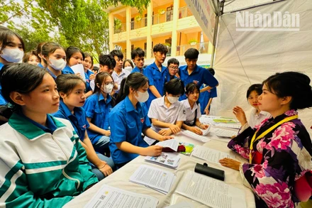 Công ty cổ phần Tohoku Sông Đà tư vấn du học cho học sinh.