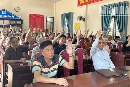 Nhân dân tổ 6, phường Tô Hiệu, thành phố Sơn La biểu quyết nhất trí phương án sắp xếp, tổ chức lại đơn vị hành chính cấp xã.