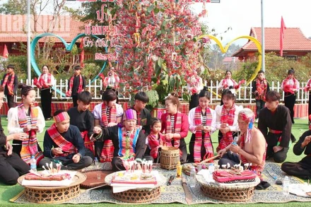 Phần lễ của Lễ hội Hết Chá với các nghi thức mang đậm màu sắc tín ngưỡng của người Thái trắng.