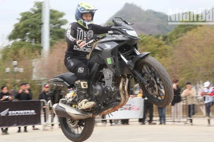 Tại sự kiện, các biker đã thể hiện kỹ thuật lái xe mô-tô với những màn trình diễn sôi động.