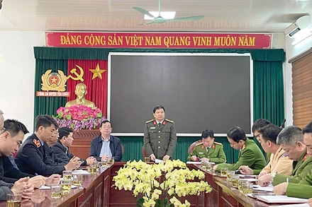 Đại tá Đặng Trọng Cường, Giám đốc Công an tỉnh Sơn La phát biểu chỉ đạo tại cuộc họp với các lực lượng chức năng.