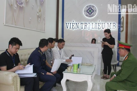 Cơ sở số 99G đường Tô Hiệu "Viện trị liệu MB", thành phố Sơn La không có giấy phép hoạt động đã được yêu cầu đóng cửa, gỡ biển và xử phạt 7,5 triệu đồng. (Ảnh: LAM GIANG)