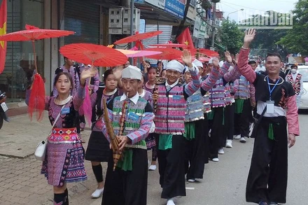 Lễ hội đường phố mang đậm bản sắc dân tộc được huyện Mộc Châu tổ chức vào dịp Quốc khánh 2/9.
