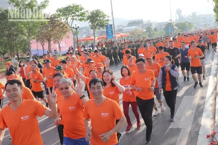 Hơn 1.000 người đã tham gia hưởng ứng cuộc vận động “Toàn dân rèn luyện thân thể theo gương Bác Hồ vĩ đại”.