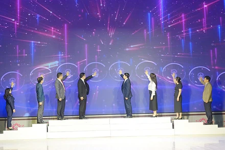 Thực hiện nghi thức phát động tuần lễ gửi tiền tiết kiệm, chung tay vì người nghèo năm 2025.