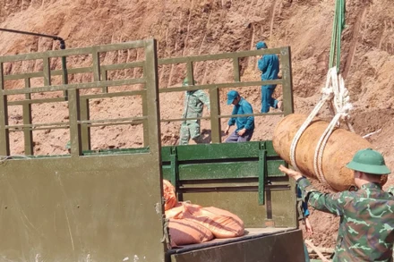 Lực lượng công binh đã tổ chức di dời và hủy nổ thành công quả bom.