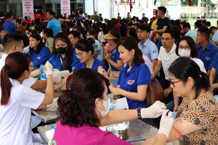 Có 978 đoàn viên, thanh niên, công chức, viên chức, cán bộ, chiến sĩ và nhân dân đăng ký hiến máu tình nguyện.