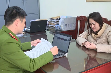 Công an xét hỏi Trịnh Phương Mai.