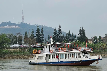 Du thuyền tuyến "Ngược-xuôi sông Mã".