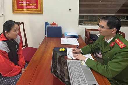 Công an xét hỏi đối tượng liên quan vụ trọng án.