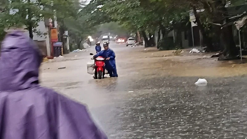 Toàn phường Thủy Xuân có 24/32 tổ dân phố bị ngập.