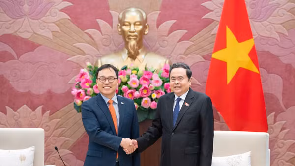 Chủ tịch Quốc hội Trần Thanh Mẫn tiếp Đại sứ Hàn Quốc tại Việt Nam Choi Young Sam. (Ảnh: DUY LINH)