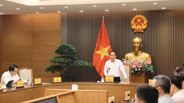 Phó Thủ tướng Chính phủ Lê Tiến Châu chủ trì cuộc họp về tình hình triển khai hoạt động của Ban Chỉ đạo tổng rà soát hệ thống văn bản quy phạm pháp luật. (Ảnh: CP)
