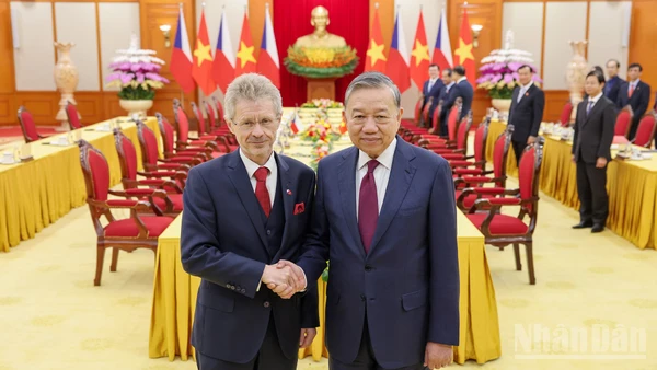 Tổng Bí thư Tô Lâm và Chủ tịch Thượng viện Quốc hội Cộng hòa Séc Milos Vystrcil.