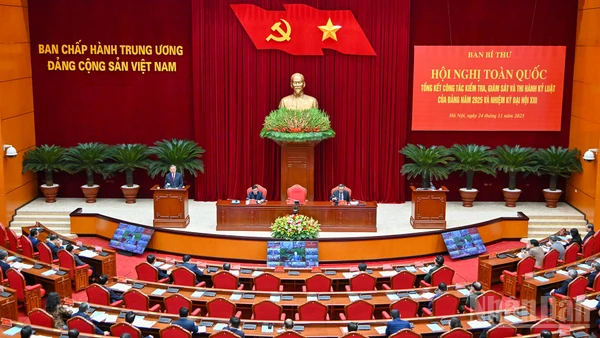 Quang cảnh Hội nghị toàn quốc tổng kết công tác kiểm tra, giám sát và thi hành kỷ luật của Đảng năm 2025 và nhiệm kỳ Đại hội XIII.