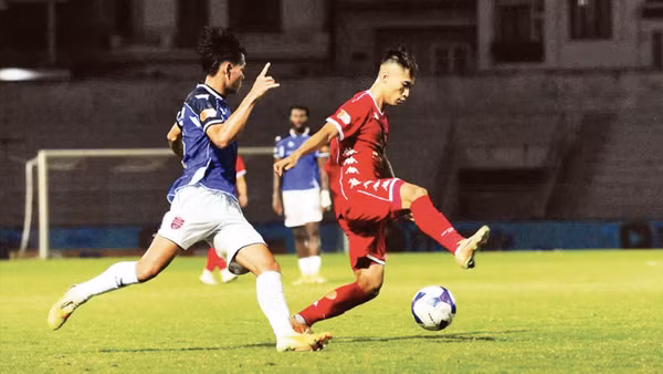 Hải Phòng (áo đỏ) thắng cách biệt Becamex Thành phố Hồ Chí Minh 4-2. (Ảnh: VFF)