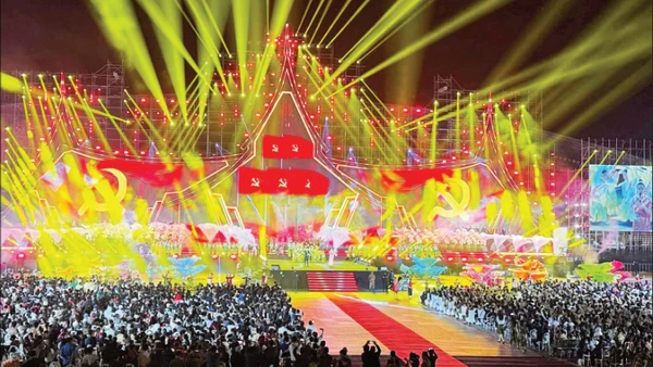 Chương trình nghệ thuật đặc biệt về tình hữu nghị Việt-Lào diễn ra tại Viêng Chăn. (Ảnh: Đại sứ quán Việt Nam tại Lào)