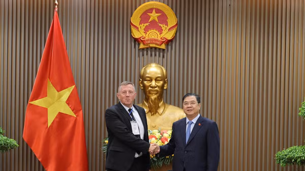 Phó Thủ tướng Thường trực Phạm Gia Túc và ông Ben Backwell, Giám đốc điều hành GWEC. (Ảnh: VGP/Phương Nguyên)