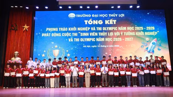 Khen thưởng sinh viên đạt giải khởi nghiệp và Olympic quốc gia. 