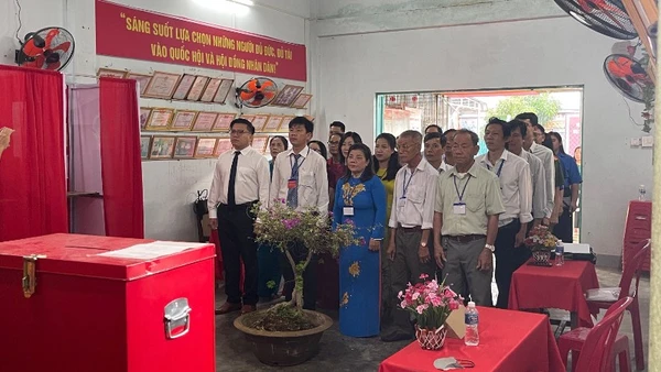 Đơn vị bầu cử số 2 (khu phố 3, phường Bình Thuận) tổ chức bỏ phiếu sớm.