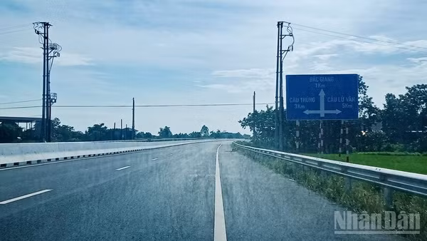 Đường Vành đai 5-Vùng Thủ đô Hà Nội trên địa bàn tỉnh Thái Nguyên (Ảnh: THẾ BÌNH)