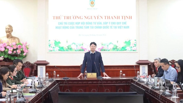 Thứ trưởng Tư pháp Nguyễn Thanh Tịnh chủ trì cuộc họp Hội đồng tư vấn, góp ý cho Quy chế hoạt động của Trung tâm tài chính quốc tế tại Việt Nam. (Ảnh: TL)