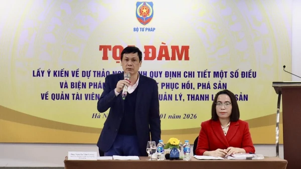 Phó Cục trưởng Cục Bổ trợ tư pháp (Bộ Tư pháp) Nguyễn Tấn Cường phát biểu tại tọa đàm. (Ảnh: TL)