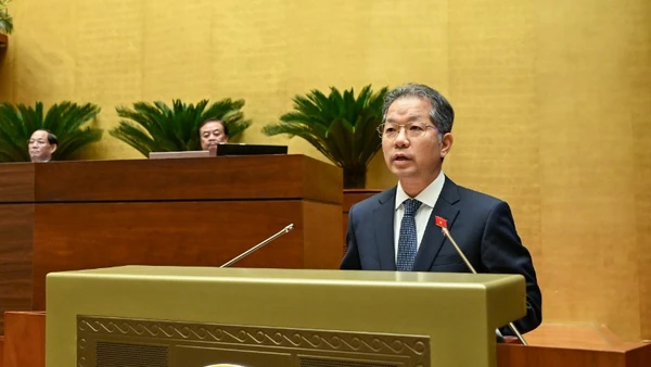 Chánh án Tòa án nhân dân tối cao Nguyễn Văn Quảng trình bày báo cáo. (Ảnh: DUY LINH)