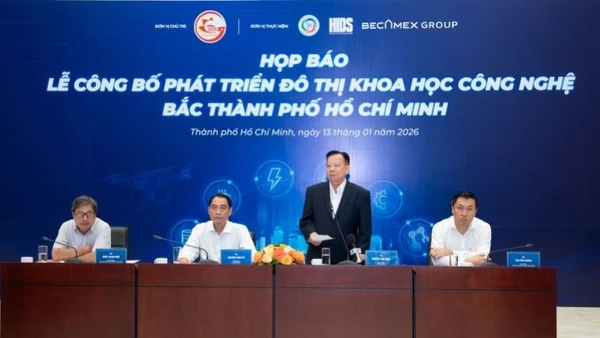 Lãnh đạo các đơn vị tổ chức buổi họp báo.