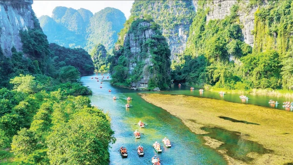 Tràng An - Di sản thế giới gắn bảo tồn với phát triển du lịch bền vững.