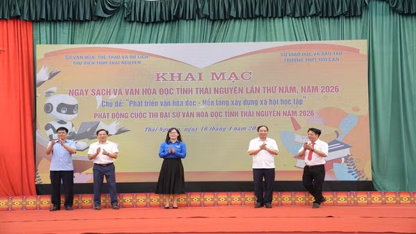 Lãnh đạo Sở Văn hóa, Thể thao và Du lịch, Sở Giáo dục và Đào tạo Thái Nguyên Khai mạc Ngày sách và Văn hóa đọc năm 2026.