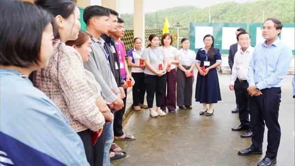 Kiểm tra công tác chuẩn bị bầu cử tại hai xã Nghinh Tường và Sảng Mộc, Bí thư Tỉnh ủy Thái Nguyên Trịnh Xuân Trường yêu cầu đưa hòm phiếu và phiếu bầu đến tận nhà để cử tri cao tuổi và người khuyết tật bỏ phiếu.