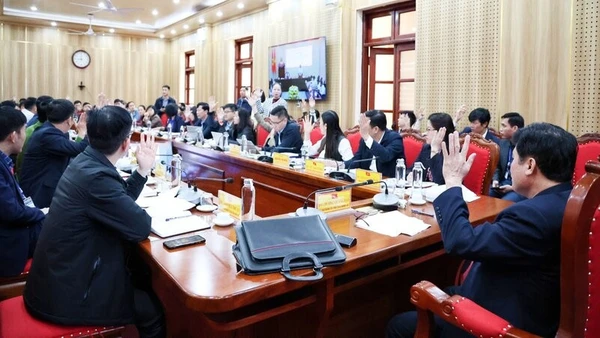 Xã Phú Bình (Thái Nguyên) tổ chức lấy ý kiến cử tri nơi công tác đối với người ứng cử.