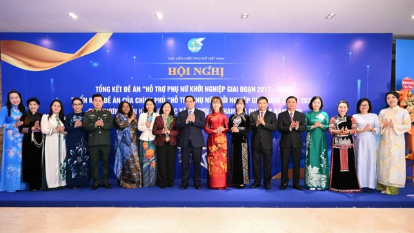 Thủ tướng Chính phủ Phạm Minh Chính và các đại biểu tham dự hội nghị.