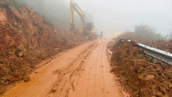 Đèo Đại Ninh tiếp tục sạt lở.