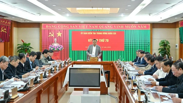 Đồng chí Trần Sỹ Thanh, Ủy viên Trung ương Đảng, Chủ nhiệm Ủy ban Kiểm tra Trung ương, chủ trì Kỳ họp thứ 70. (Ảnh: THỦY NGUYÊN)