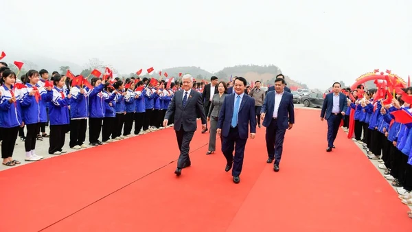 Phó Chủ tịch Thường trực Quốc hội Đỗ Văn Chiến dự Lễ khởi công cao tốc Tuyên Quang-Hà Giang, giai đoạn 2 và thông xe kỹ thuật dự án cao tốc Tuyên Quang-Hà Giang, giai đoạn 1 (đoạn qua tỉnh Hà Giang cũ).