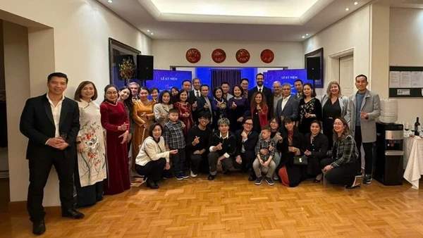 Các đại biểu tham dự buổi tiếp tân kỷ niệm 15 năm thành lập Đại sứ quán Việt Nam tại Hy Lạp. (Ảnh: Đại sứ quán Việt Nam tại Hy Lạp)