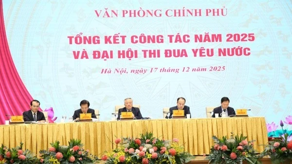 Phó Thủ tướng Thường trực Chính phủ Nguyễn Hòa Bình dự Hội nghị tổng kết năm 2025 và Đại hội thi đua yêu nước do Văn phòng Chính phủ tổ chức. (Ảnh: VGP)
