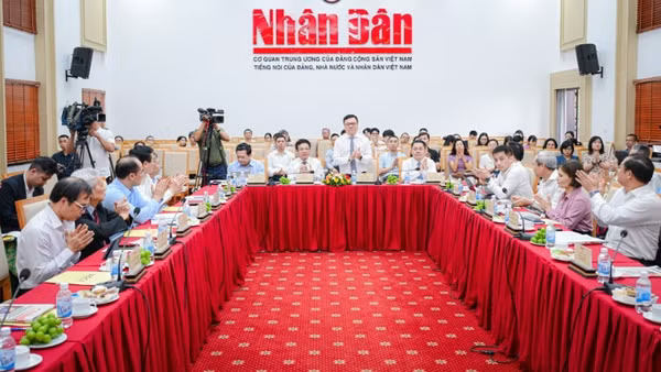 Quang cảnh Hội thảo “Tăng trưởng 2 con số - Động lực từ doanh nghiệp”. (Ảnh: BẢO LONG)